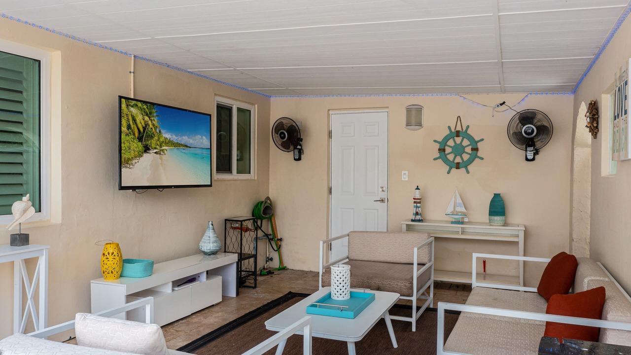 Photo of Livingroom in Poinsettia Heights