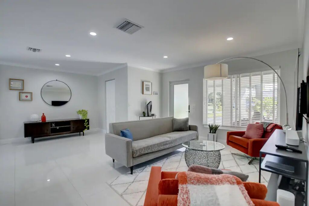 Photo of Livingroom in Oakland Park