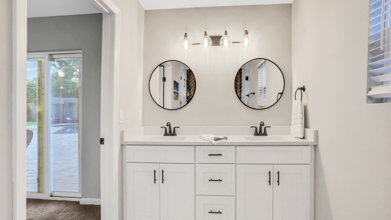Photo of Bathroom in Neptune Beach