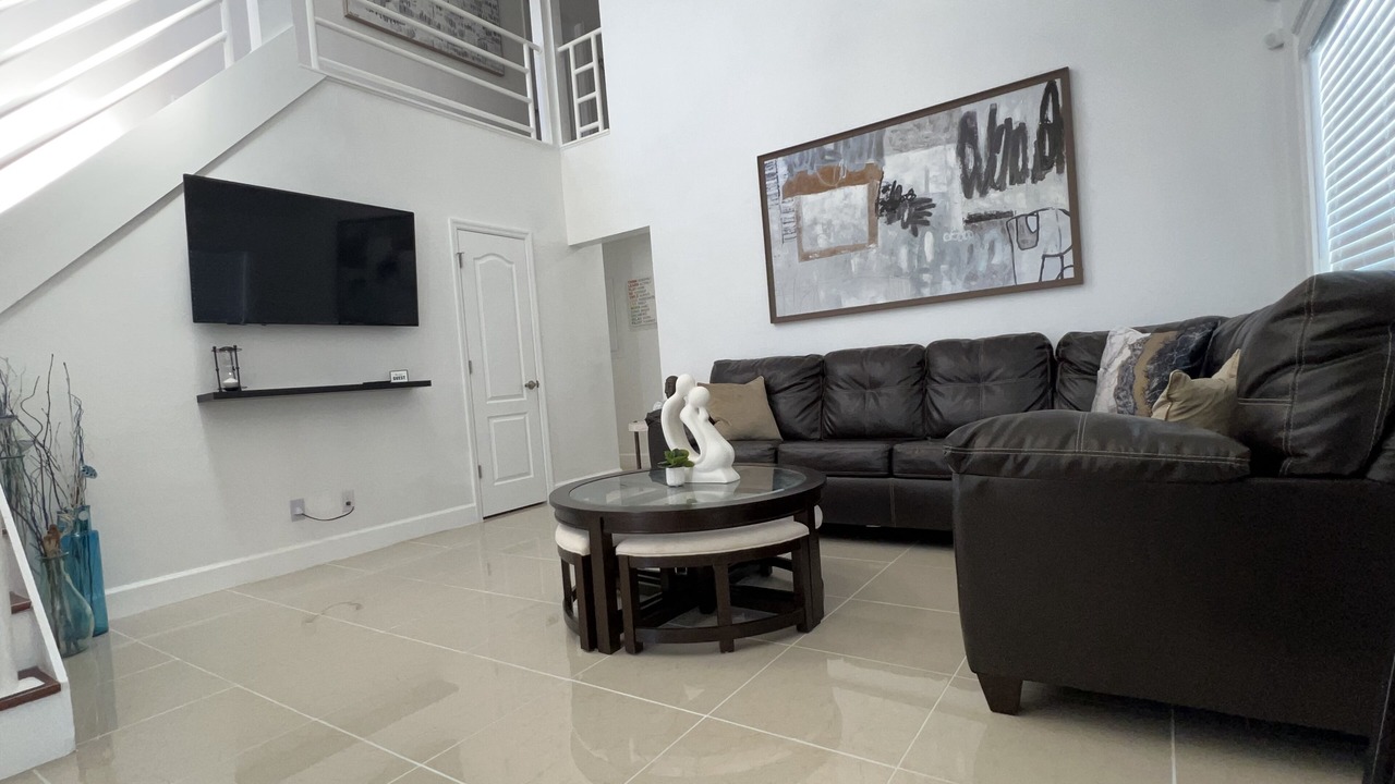Photo of Livingroom in Pinecrest West Park