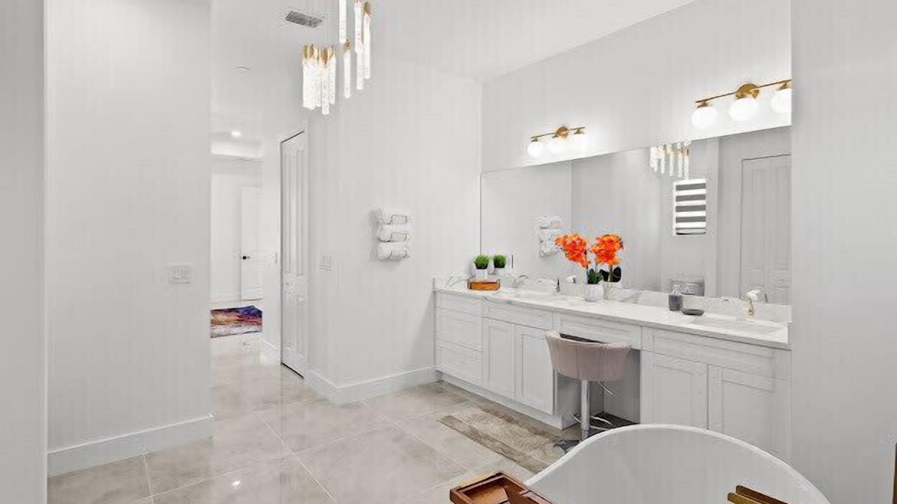 Photo of Bathroom in Trafalgar