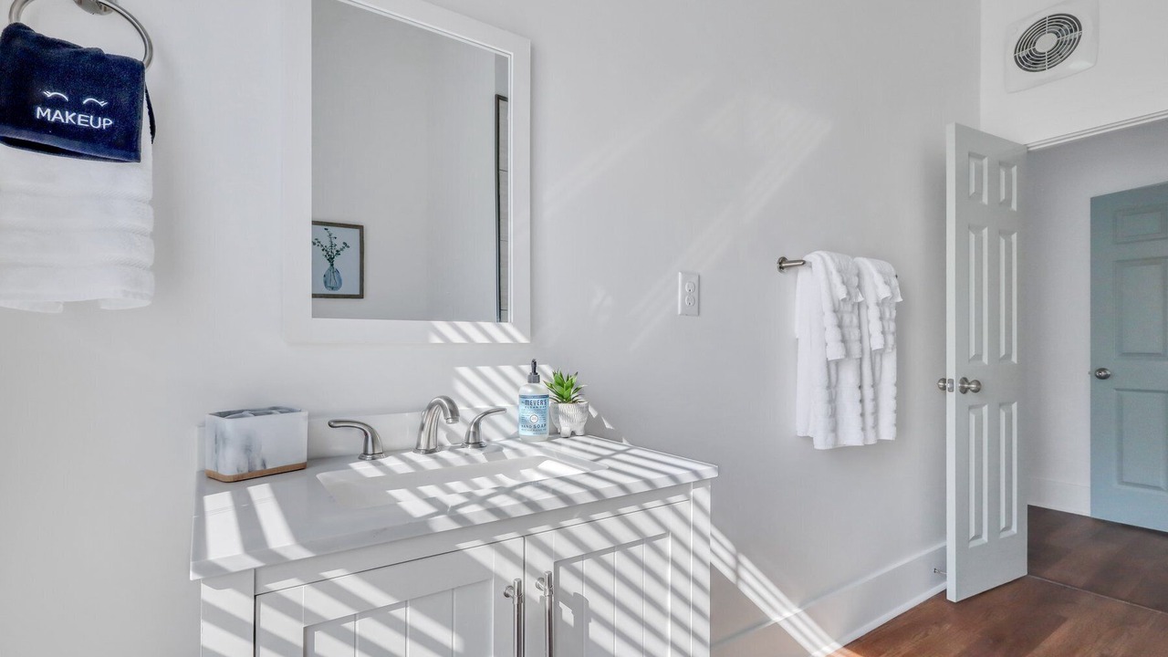 Photo of Bathroom in Thomas Square