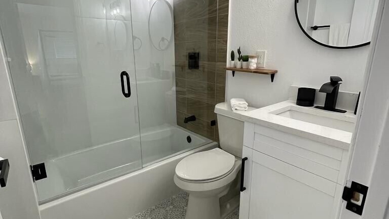 Photo of Bathroom in Port Tampa City