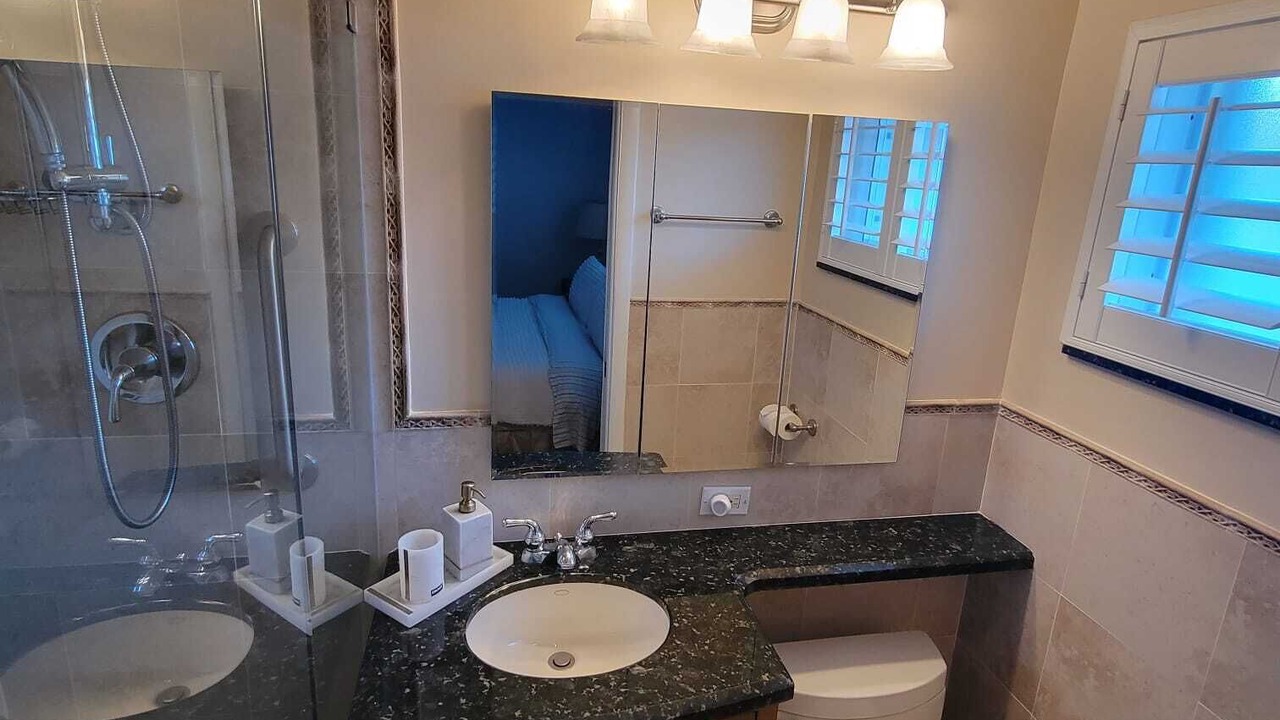 Photo of Bathroom in Garden Isles