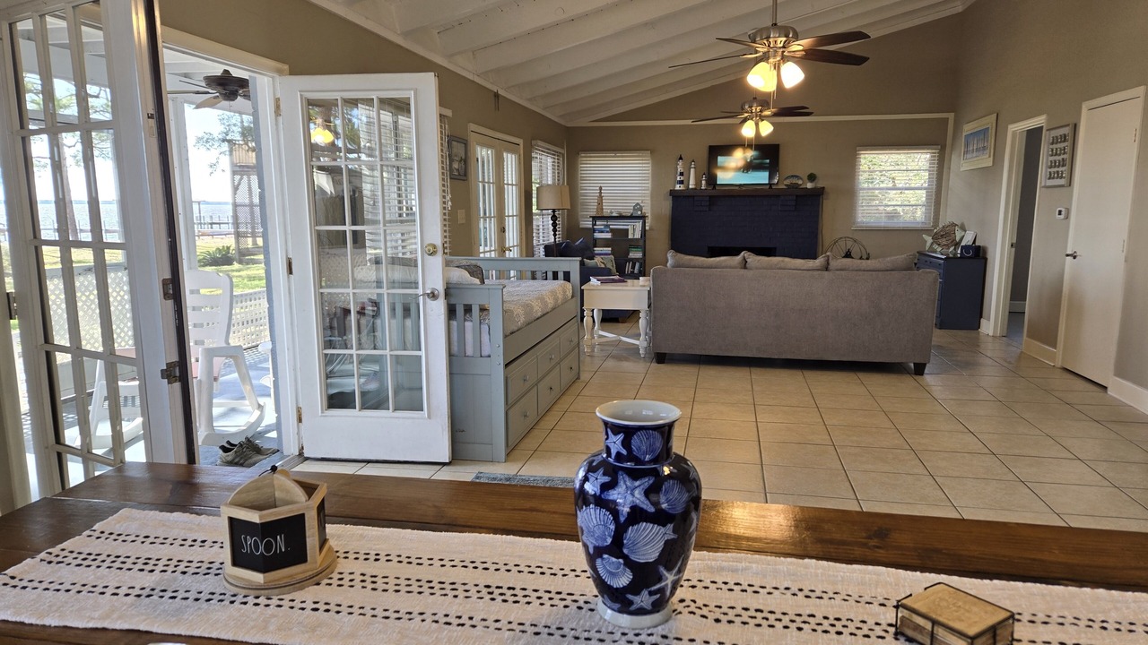 Photo of Livingroom in Panacea