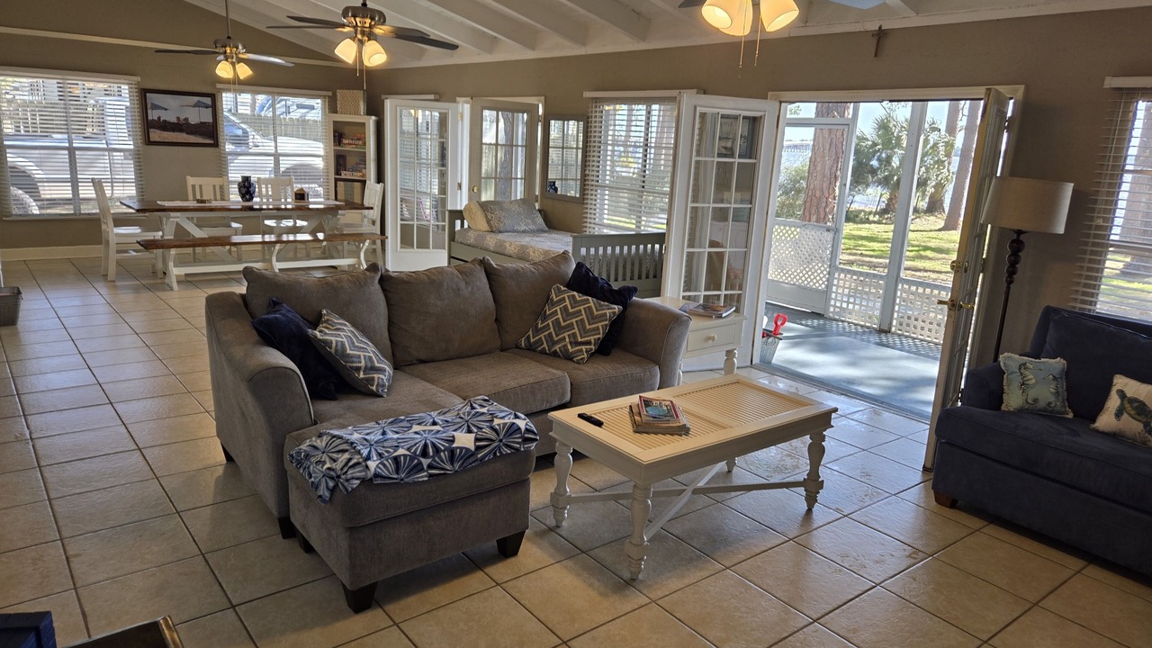 Photo of Livingroom in Panacea
