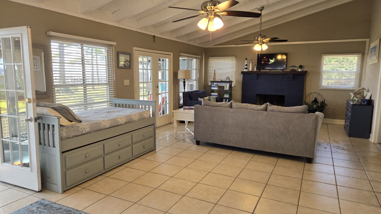 Photo of Livingroom in Panacea