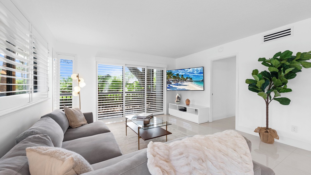 Photo of Livingroom in Hunt Club