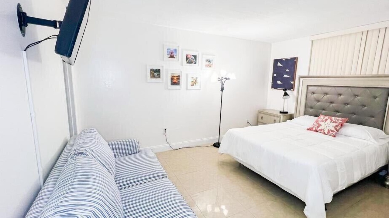Photo of Bedroom in Ludlam