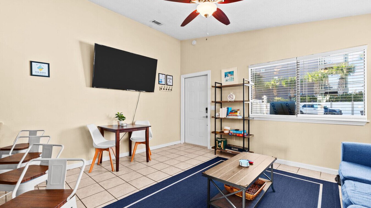 Photo of Livingroom in Crescent Beach