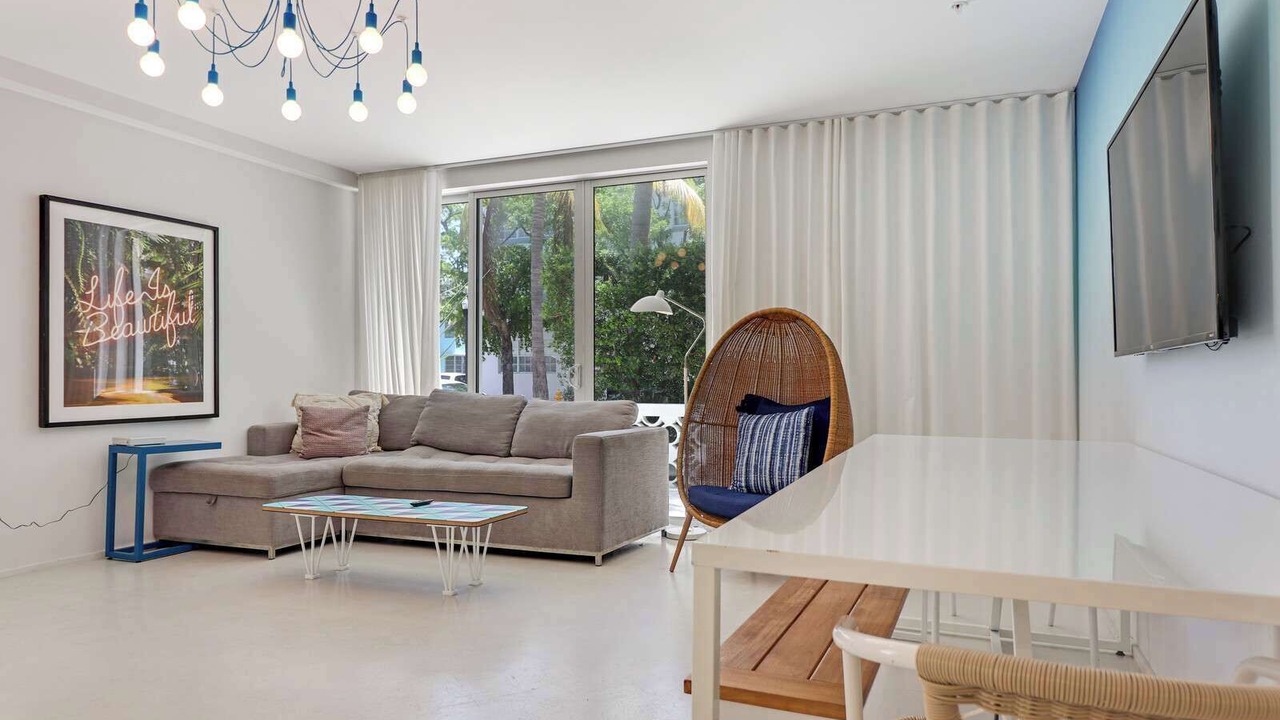 Photo of Livingroom in South Pointe