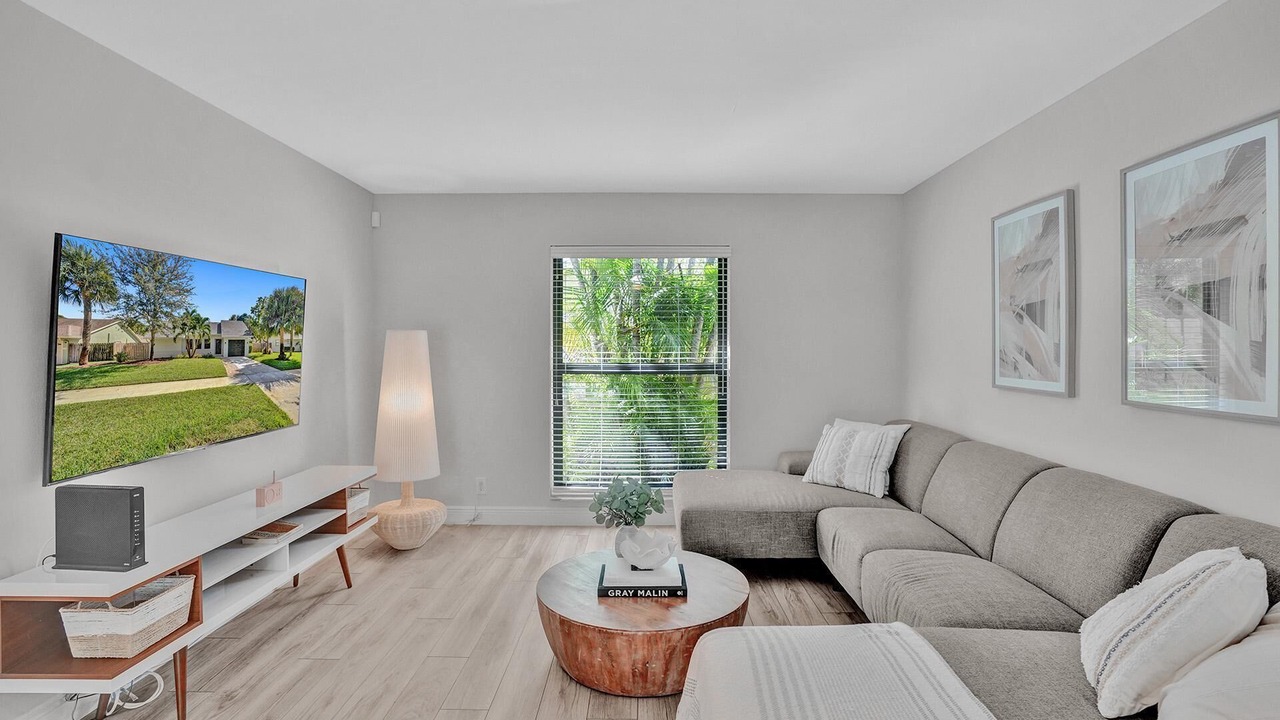 Photo of Livingroom in Tropic Palms