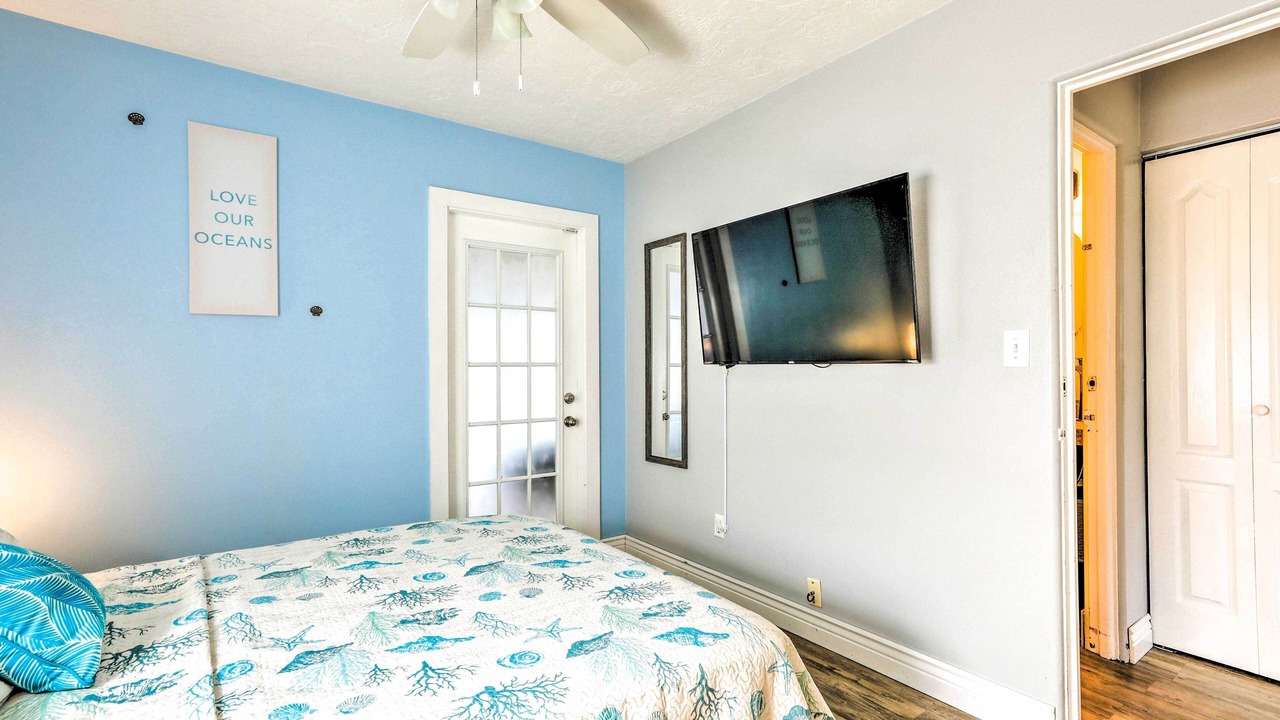 Photo of Bedroom in Bayshore Gardens