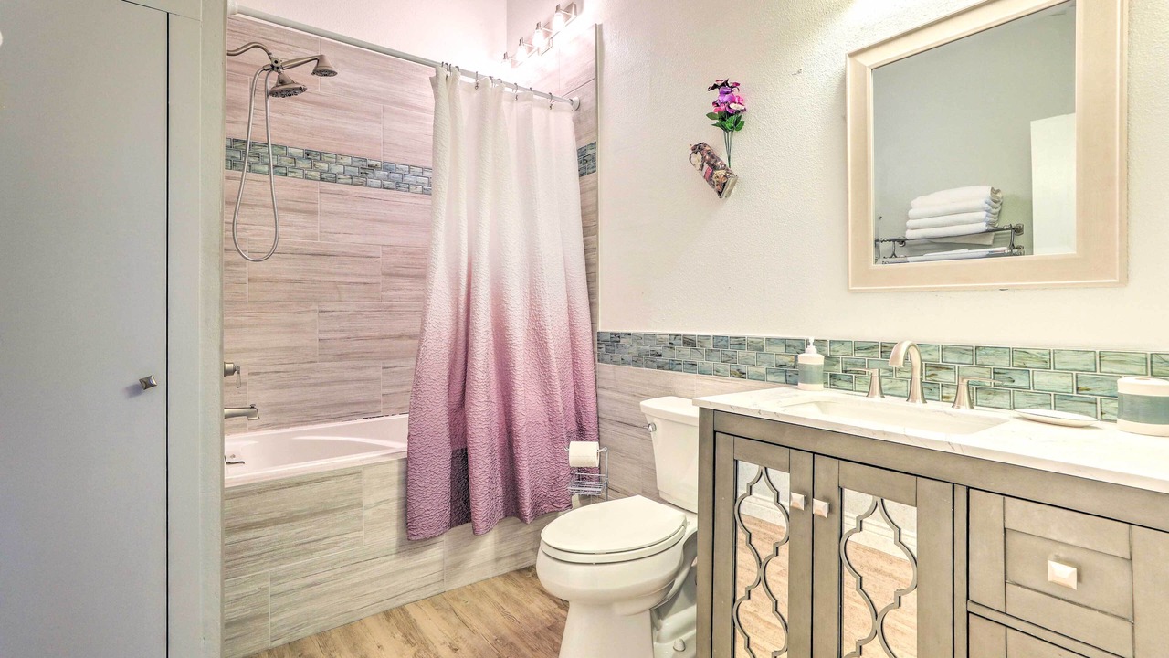 Photo of Bathroom in Bayshore Gardens