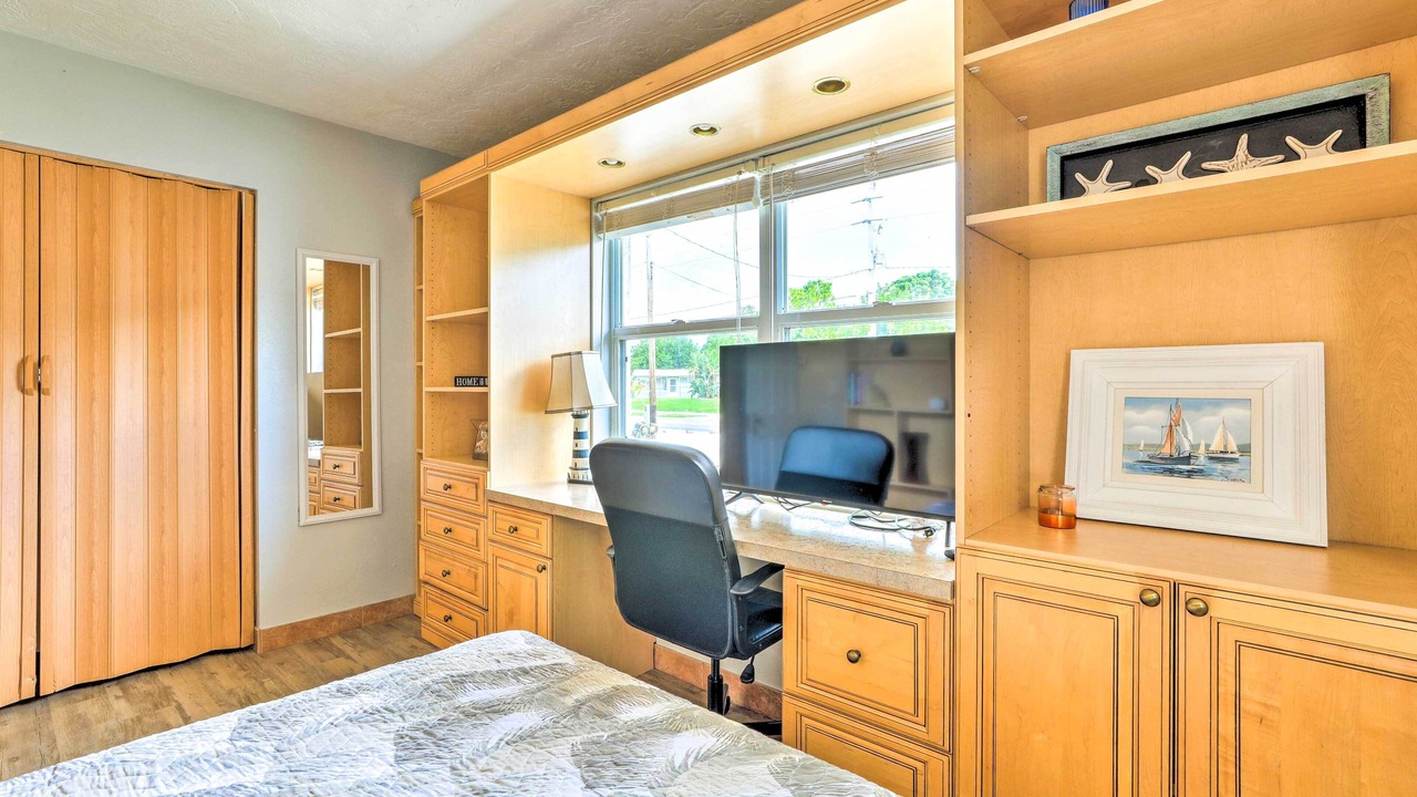 Photo of Bedroom in Bayshore Gardens