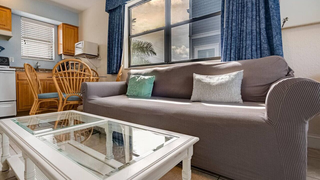 Photo of Livingroom in Redington Beach