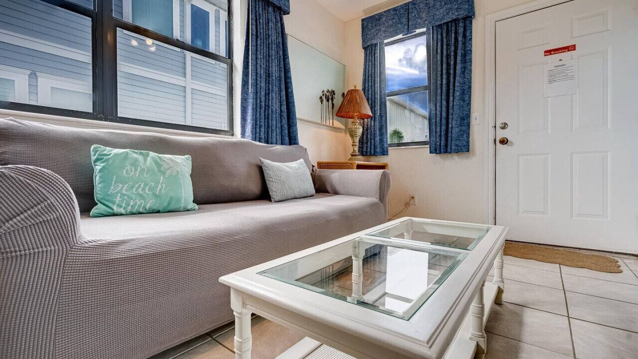 Photo of Livingroom in Redington Beach