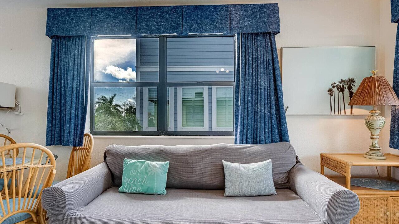 Photo of Livingroom in Redington Beach