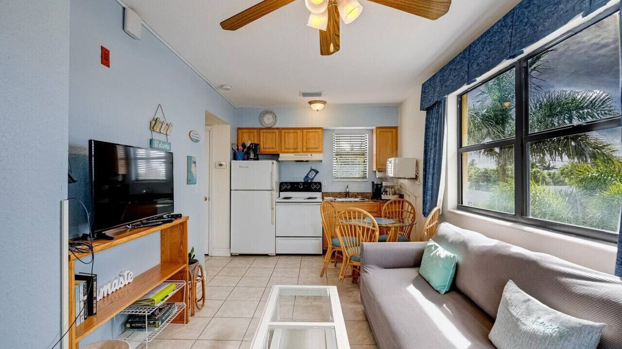 Photo of Livingroom in Redington Beach