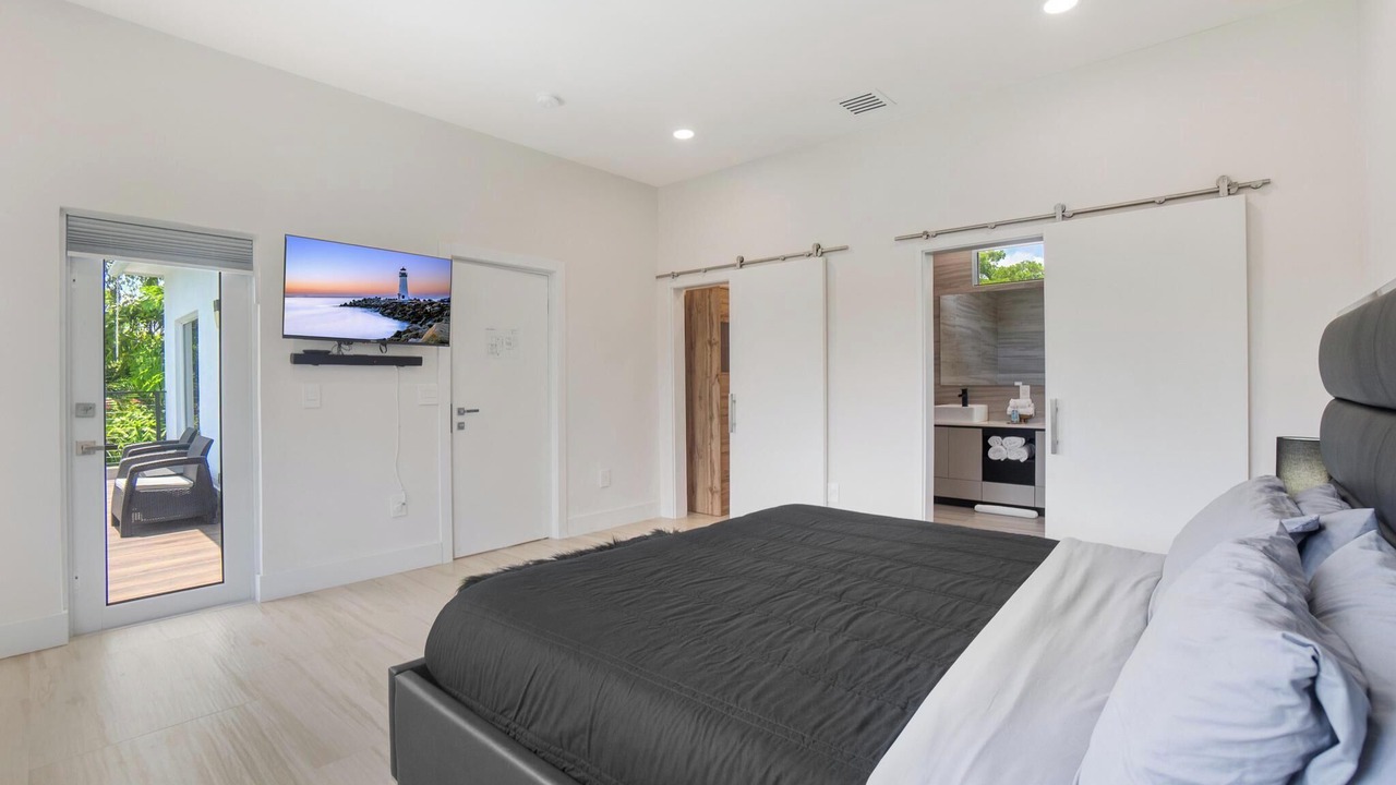 Photo of Bedroom in Biscayne Park
