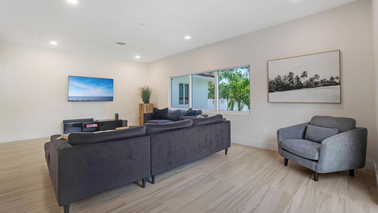 Photo of Livingroom in Biscayne Park