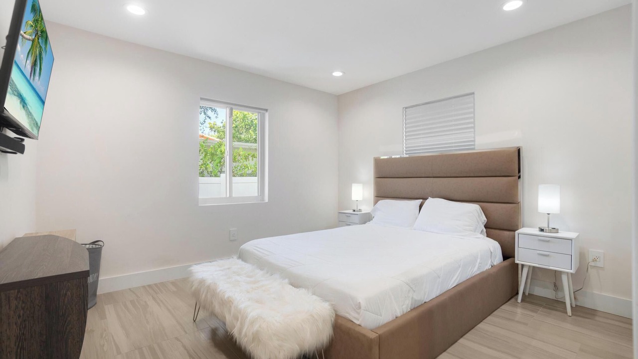 Photo of Bedroom in Biscayne Park