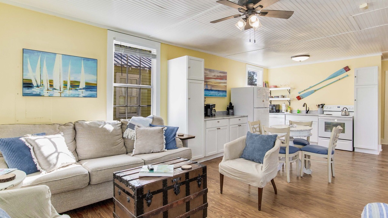 Photo of Livingroom in Old East Hill