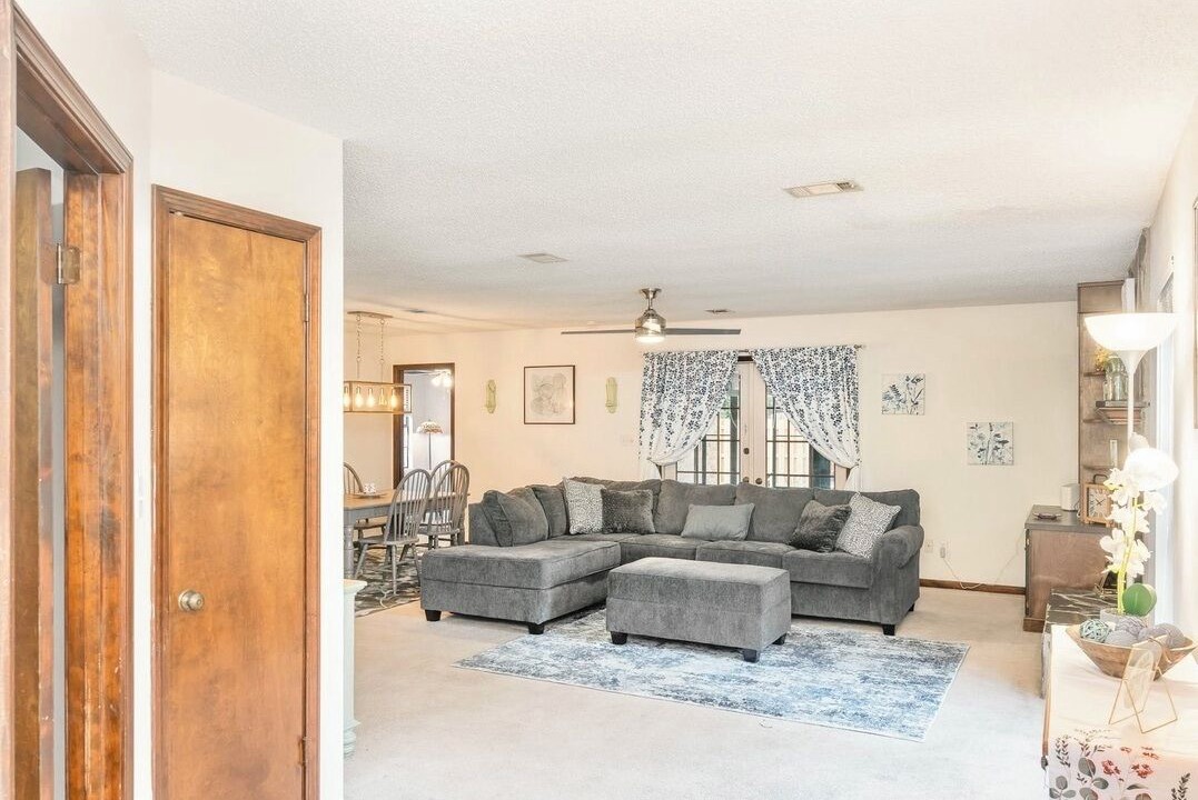 Photo of Livingroom in Northeast Pensacola
