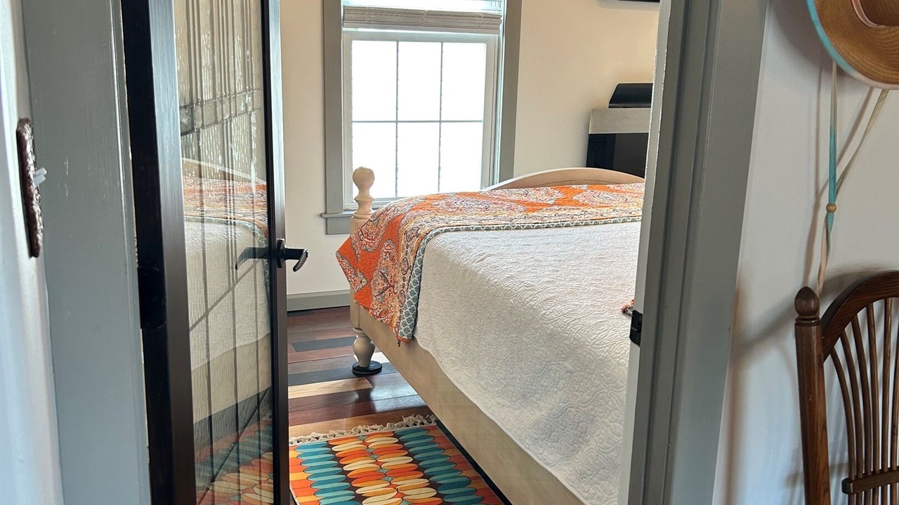 Photo of Livingroom in Old East Hill