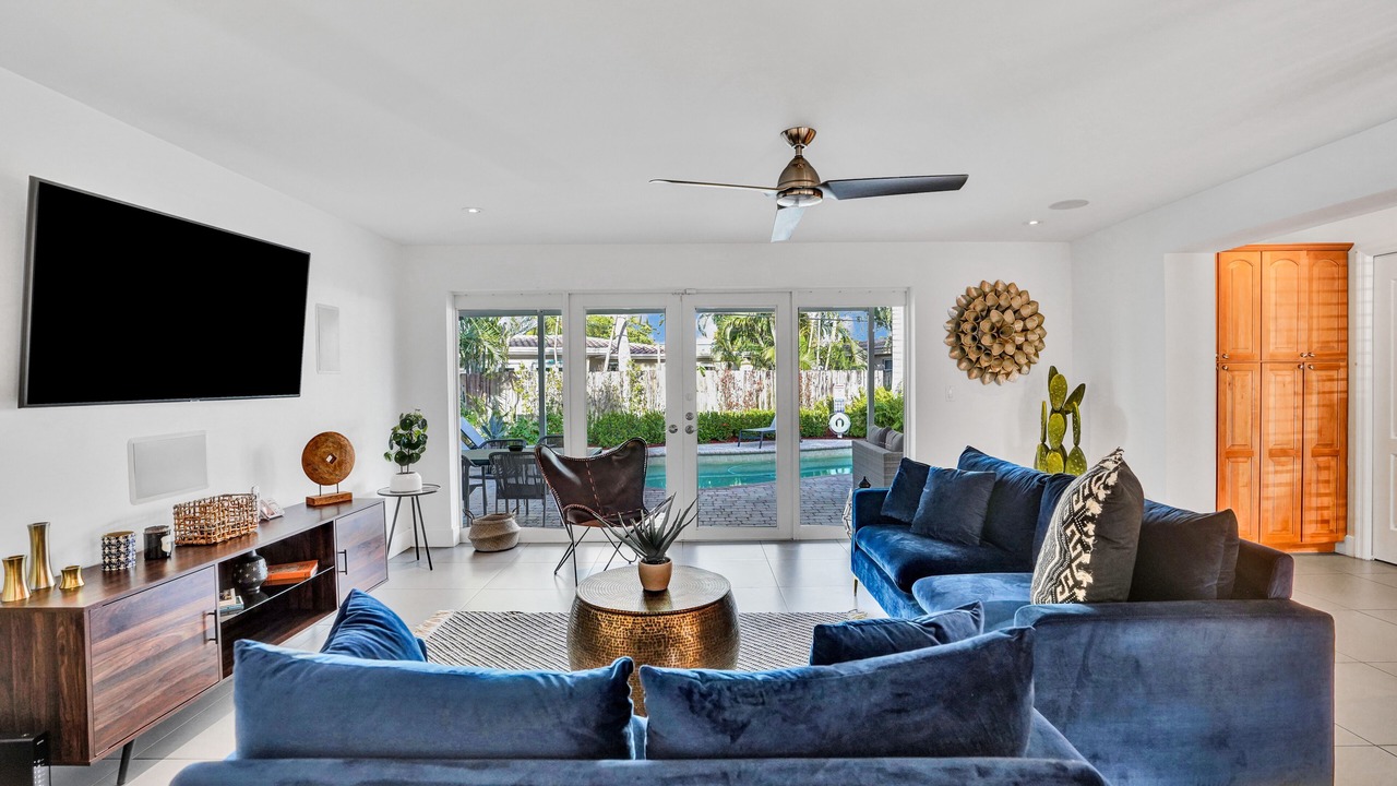 Photo of Livingroom in Cypress Lakes
