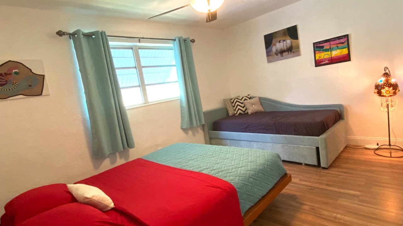 Photo of Bedroom in North Central Hollywood