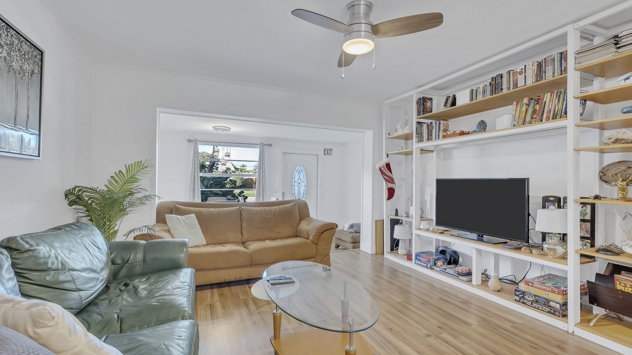 Photo of Livingroom in North Central Hollywood
