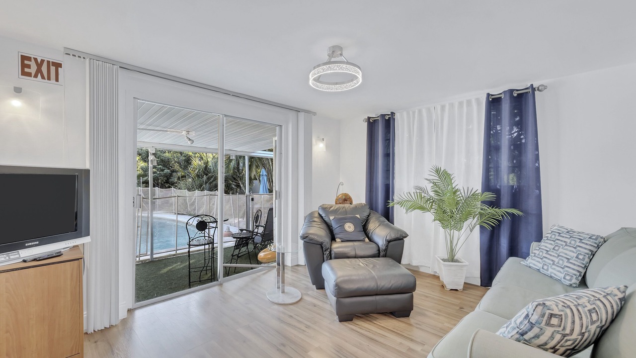 Photo of Livingroom in North Central Hollywood