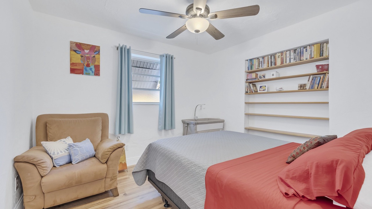 Photo of Bedroom in North Central Hollywood
