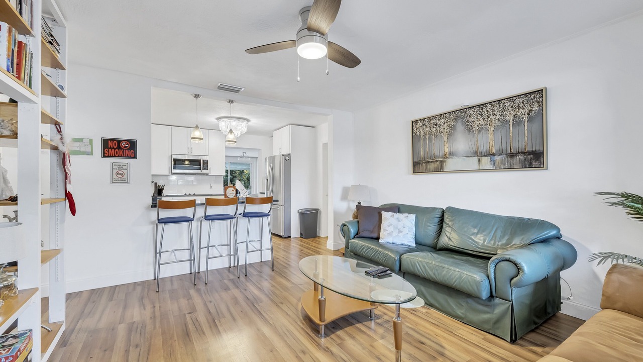 Photo of Livingroom in North Central Hollywood