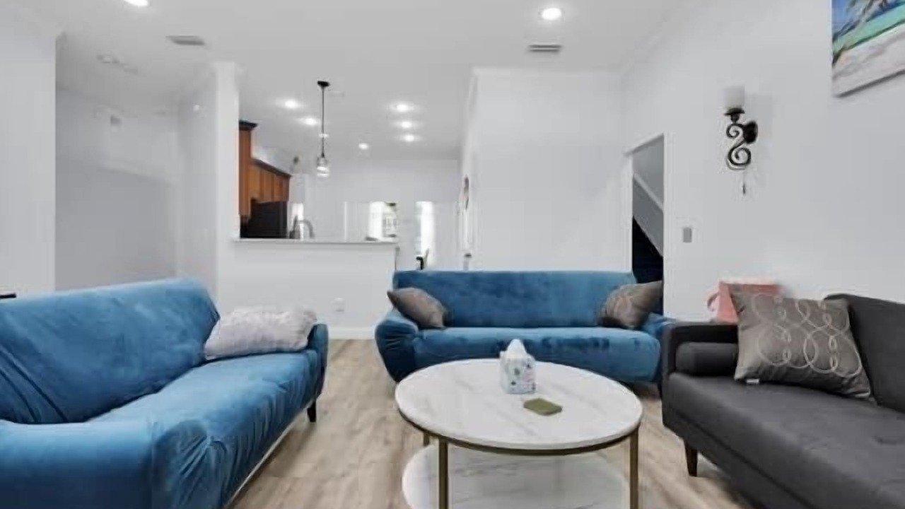 Photo of Livingroom in Westside