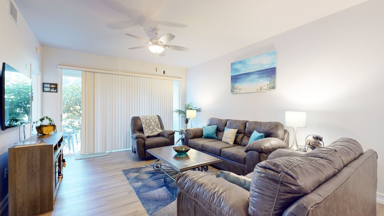 Photo of Livingroom in Vanderbilt Beach