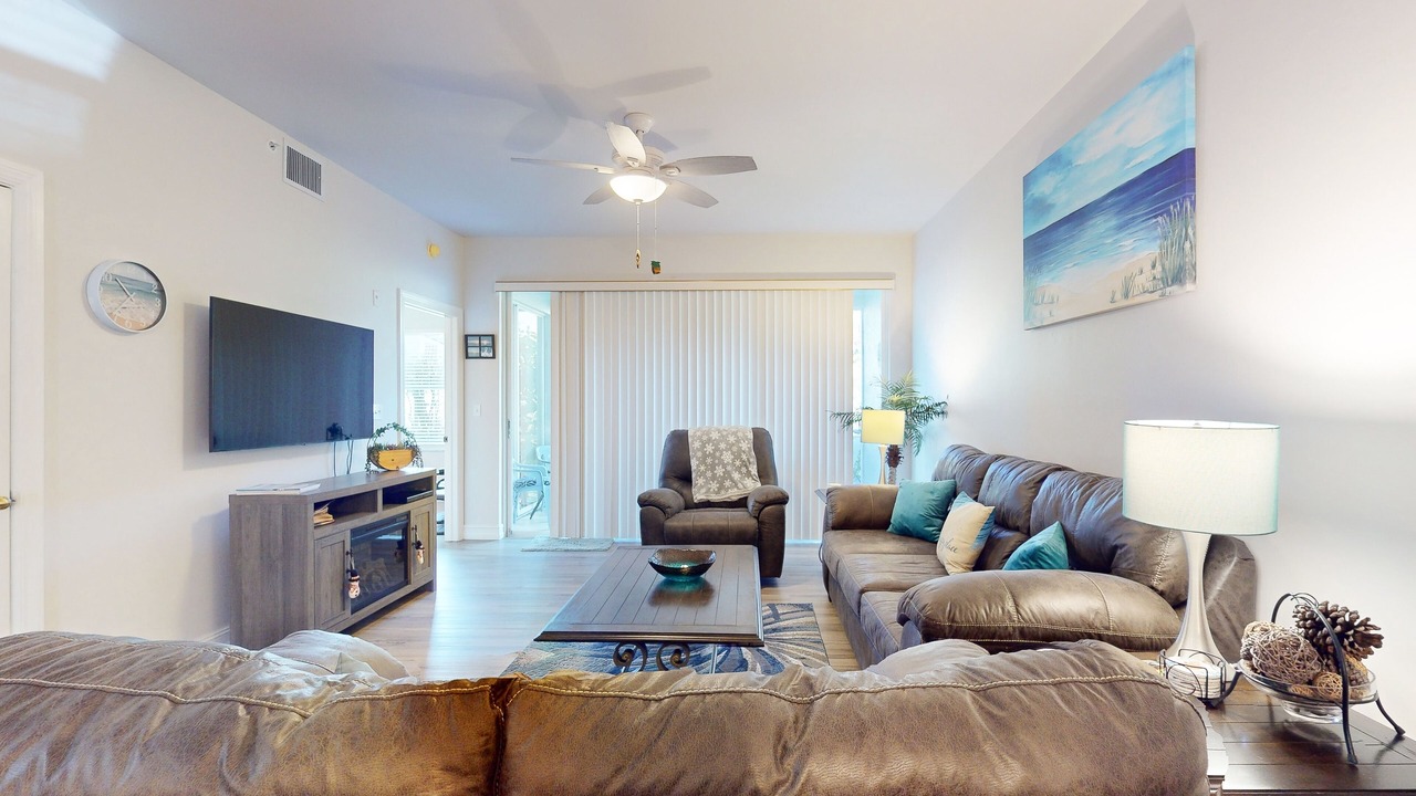 Photo of Livingroom in Vanderbilt Beach
