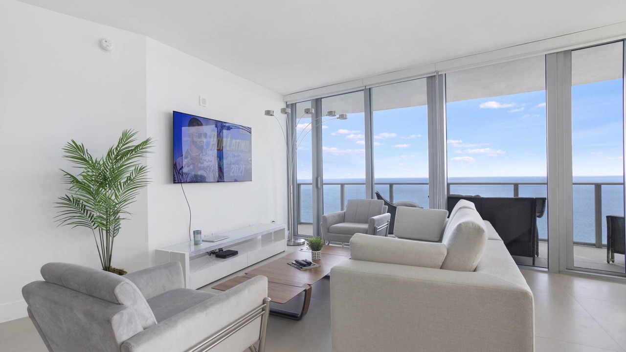 Photo of Livingroom in Hallandale Beach