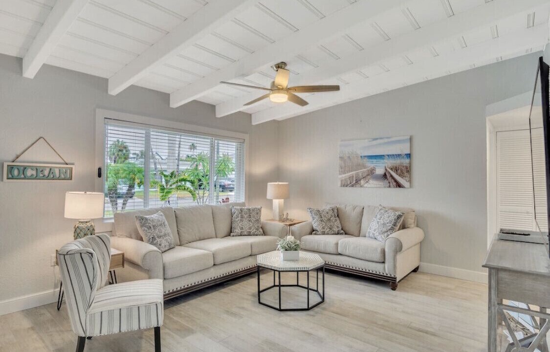 Photo of Livingroom in Redington Beach