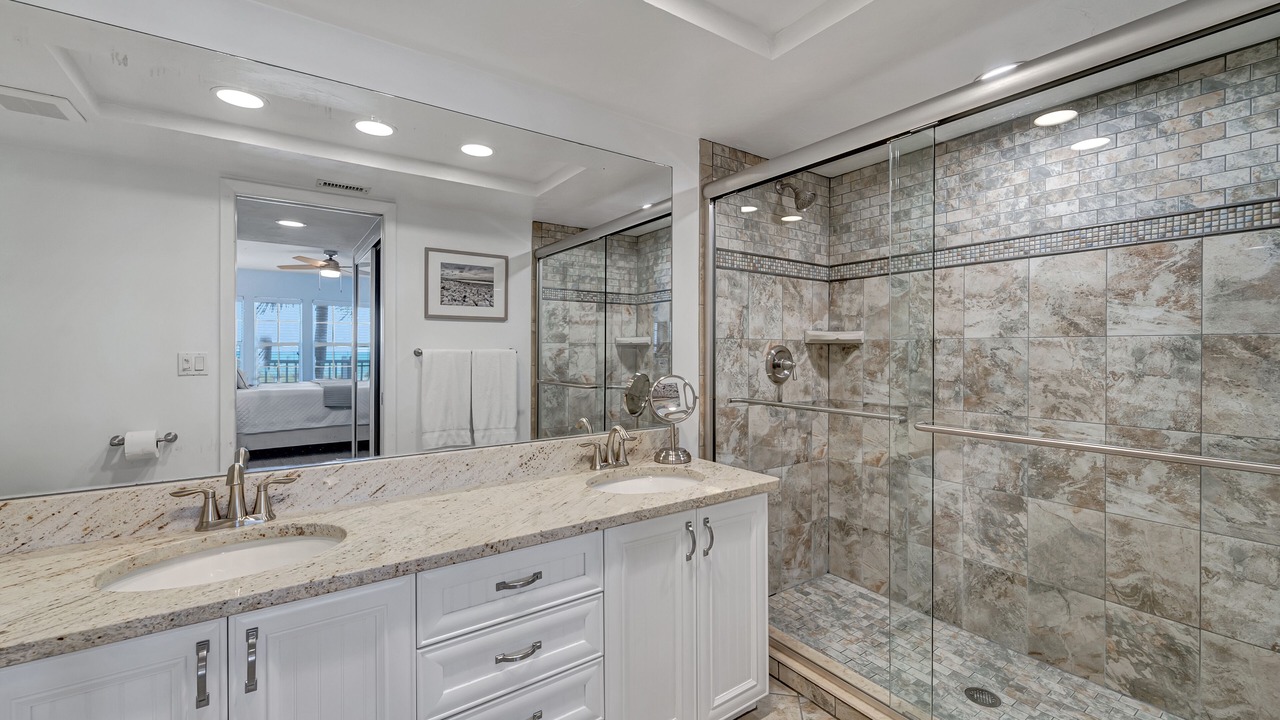Photo of Bathroom in Palm Island