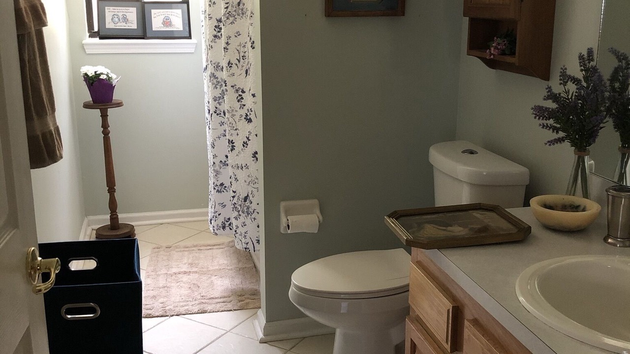 Photo of Bathroom in Sandalwood
