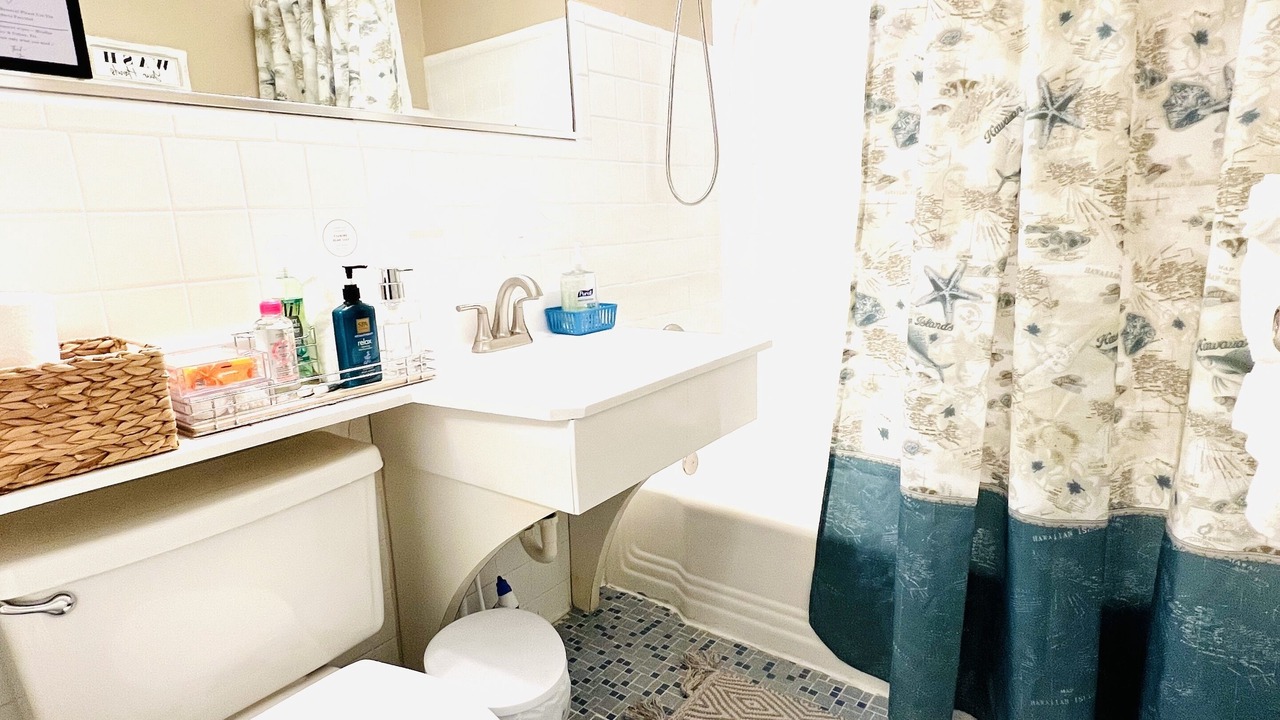 Photo of Bathroom in Bostwick Park