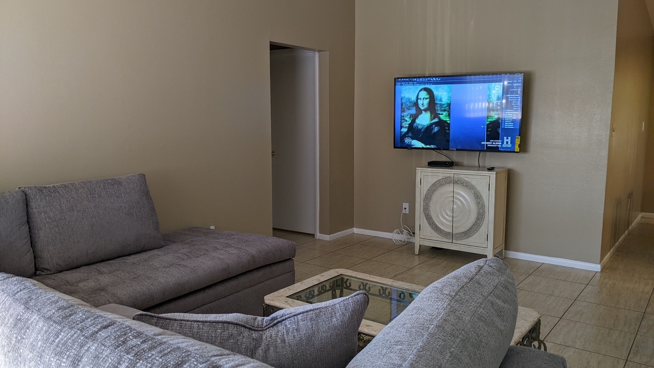 Photo of Livingroom in Goldenrod