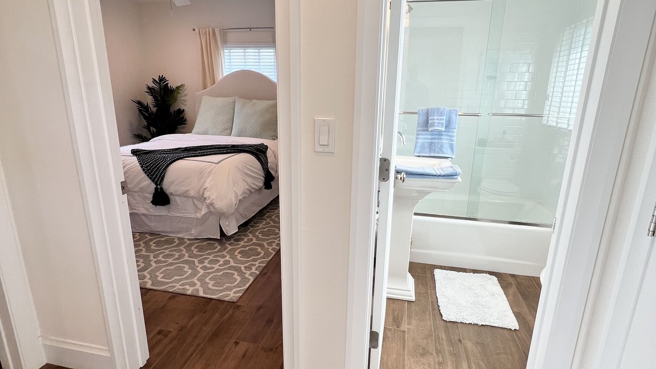 Photo of Bathroom in Poinsettia Heights