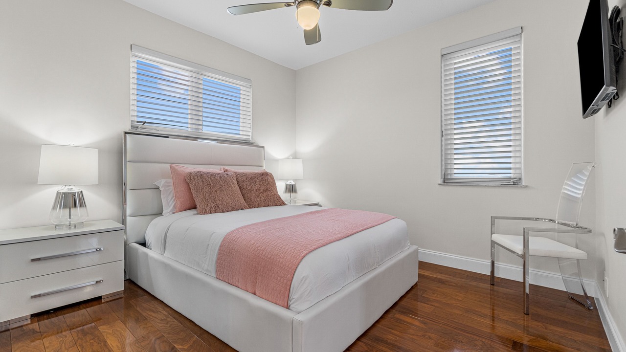 Photo of Bedroom in Lauderdale-by-the-Sea