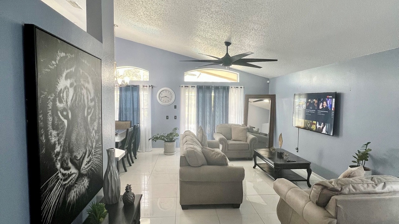 Photo of Livingroom in Westbury