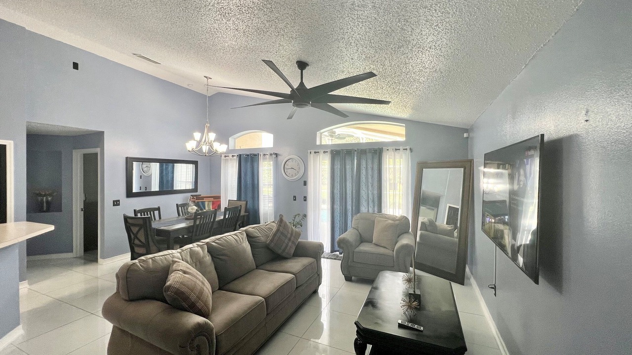Photo of Livingroom in Westbury