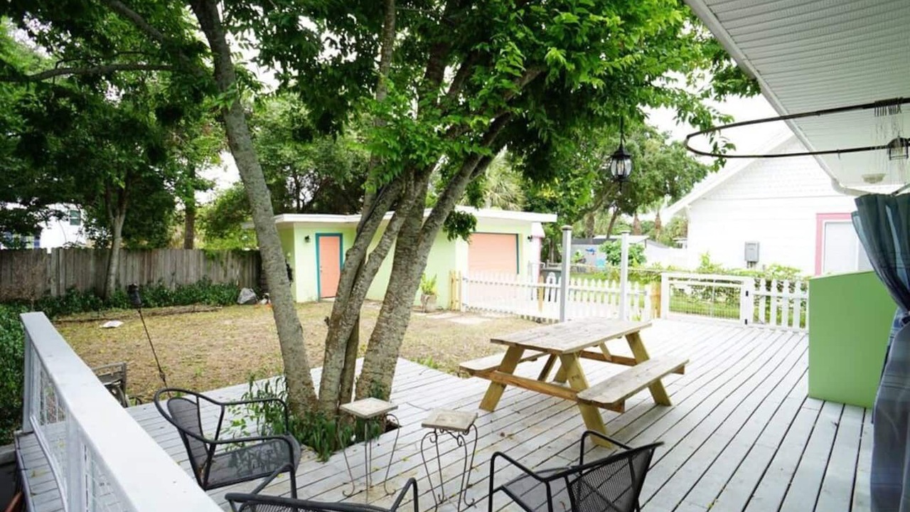 Photo of Outdoor in Smith's Memento
