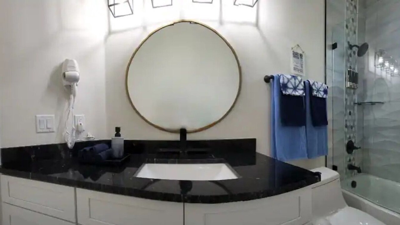 Photo of Bathroom in Pinecrest West Park